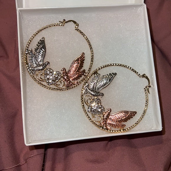 Gold Earrings - Picture 3 of 3